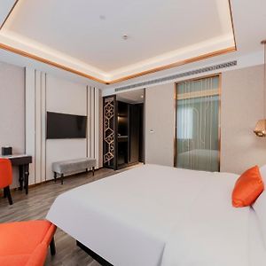 Deluxe King Suite